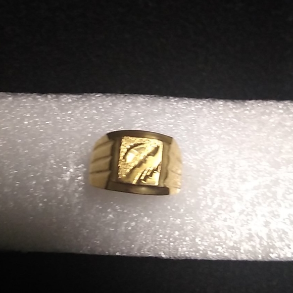 gold ring Other - Mens 18k ring. Size as US nickel coin.